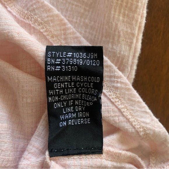 A. Byer Women's Soft Pink Top with Sleeve Cutouts Size Small - Picture 10 of 10